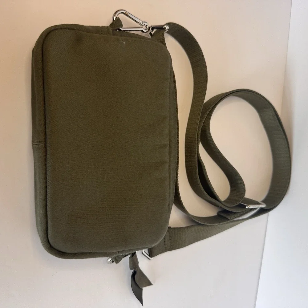 Vera Bradley RFID Convertible Pouch Crossbody in Climbing Ivy Green Olive